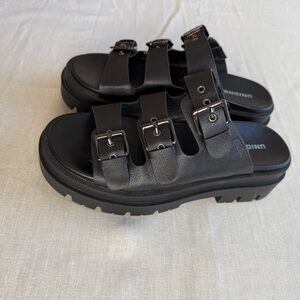 UNIONBAY Black Chunky platform sandal size 8